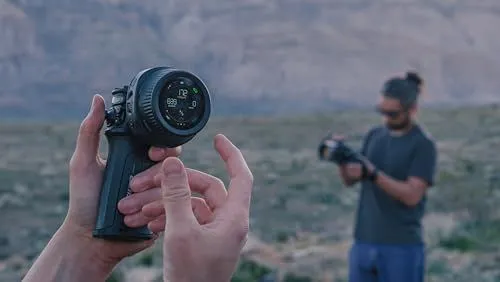 A wireless focus control system in a desert setting